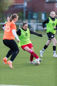 Bild 345 - Co-Trainerin der Frauen Nationalmannschaft Britta Carlson in Wahlstedt
